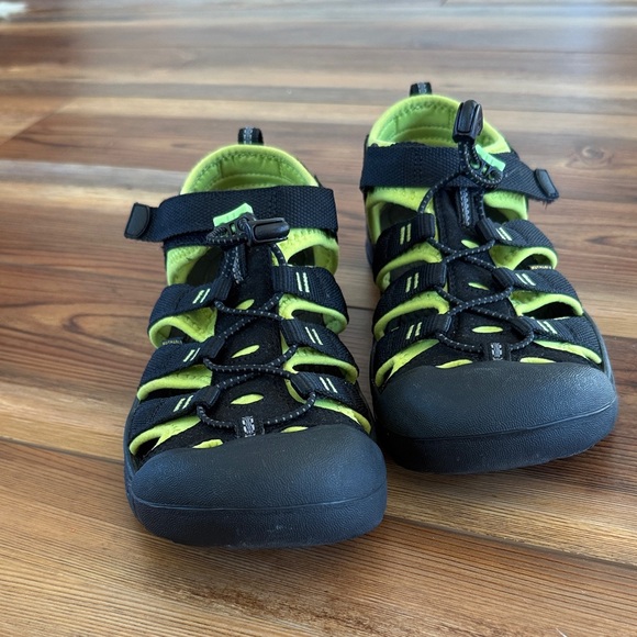KEEN Black and Neon Green Sandals - Picture 6 of 6